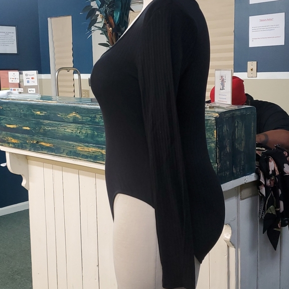 Black Ribbed Bodysuit 🔥 - Picture 4 of 5